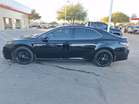 Used 2023 Toyota Camry XSE image 3