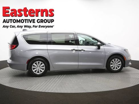 Used 2021 Chrysler Voyager L FWD image 42