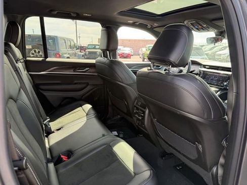 New 2026 Jeep Grand Cherokee Altitude image 12