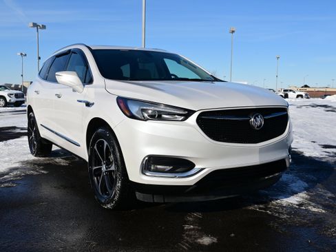 Used 2021 Buick Enclave Essence w/ Sport Touring Edition image 2