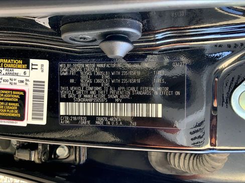 Used 2023 Toyota Highlander LE FWD image 35