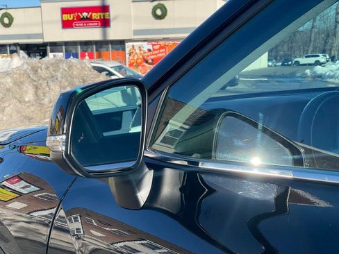 Used 2021 Toyota Highlander LE image 25