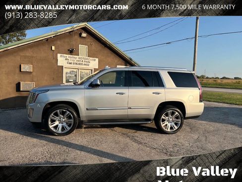 Used 2018 Cadillac Escalade Luxury image 1
