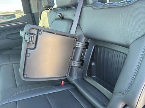 Used 2023 GMC Sierra 1500 SLT image 41
