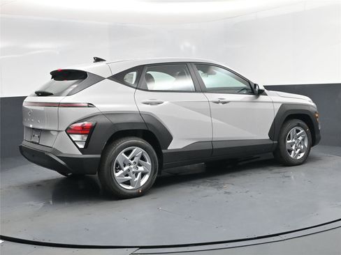 New 2026 Hyundai Kona SE image 4
