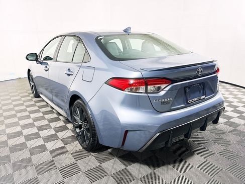 Used 2024 Toyota Corolla SE w/ SE Premium Package FWD image 5