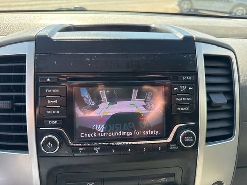 Used 2018 Nissan Frontier SV image 12