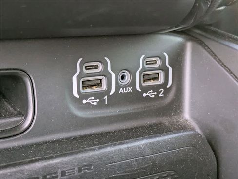 Used 2022 RAM 1500 Limited image 32