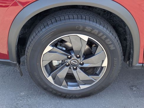 Used 2025 Nissan Rogue SV AWD/4WD image 13