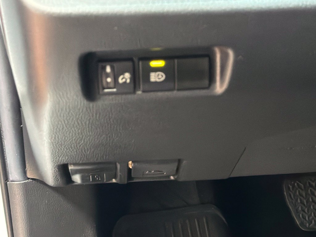 Used 2022 Toyota RAV4 LE AWD/4WD image 24