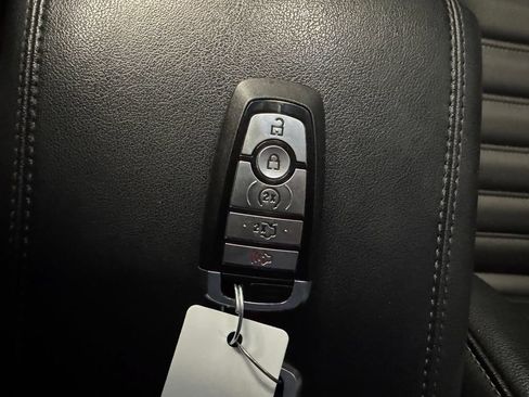 Used 2019 Ford Edge SEL w/ Equipment Group 201A AWD/4WD image 16