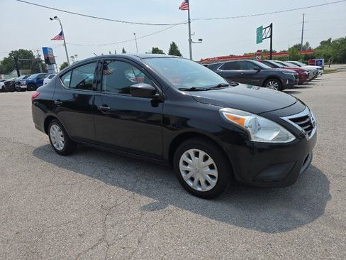 Used 2016 Nissan Versa S FWD image 1