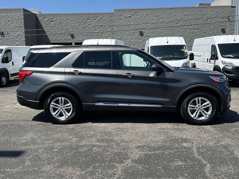 Used 2020 Ford Explorer XLT w/ Equipment Group 202A AWD/4WD image 2
