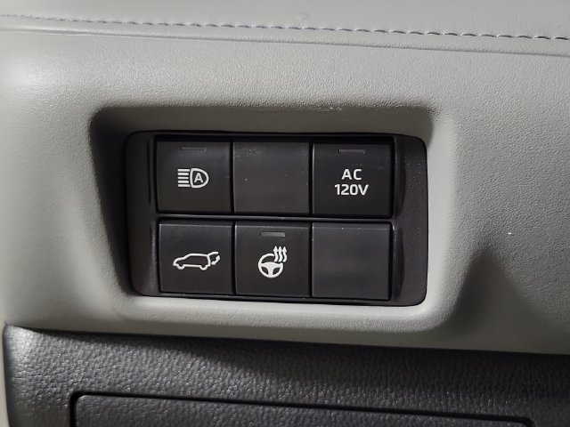 Used 2023 Toyota Highlander Limited FWD image 25