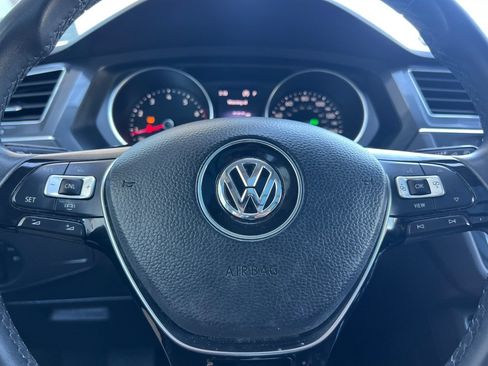Used 2020 Volkswagen Tiguan SE w/ Panoramic Sunroof Package FWD image 35