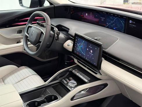 New 2026 Lincoln Nautilus Reserve image 11