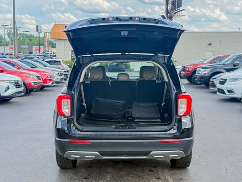 Used 2022 Ford Explorer XLT w/ Equipment Group 202A AWD/4WD image 35