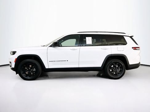 Used 2024 Jeep Grand Cherokee L Laredo image 4
