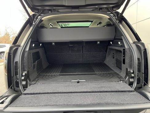 New 2025 Land Rover Range Rover SE image 18
