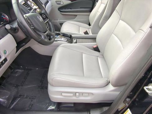 Used 2019 Honda Pilot Touring image 17