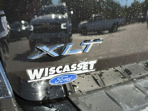 Used 2023 Ford Explorer XLT w/ Equipment Group 202A AWD/4WD image 18
