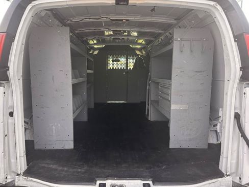 Used 2018 Chevrolet Express 2500 Extended RWD image 9