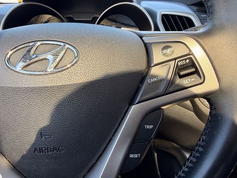 Used 2017 Hyundai Veloster Value Edition image 14