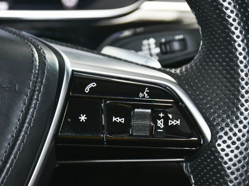 Used 2022 Audi S8 w/ S8 Comfort Plus Package image 51