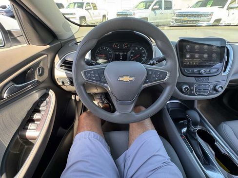 Used 2021 Chevrolet Malibu LT FWD image 32