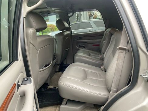 Used 2004 Cadillac Escalade Luxury image 11