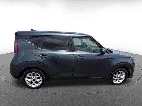 Used 2025 Kia Soul LX w/ LX Technology Package FWD image 16