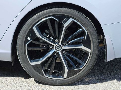 Used 2024 Nissan Altima 2.5 SR w/ SR Premium Package FWD image 15