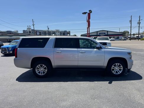 Used 2017 Chevrolet Suburban LT AWD/4WD image 6
