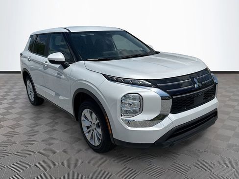 New 2026 Mitsubishi Outlander ES FWD image 3