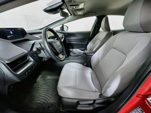 Used 2025 Toyota Prius LE FWD image 13