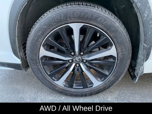 Used 2021 Toyota Highlander XSE image 10