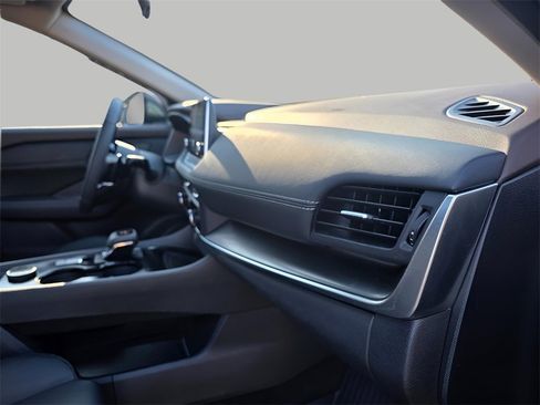 Used 2023 Nissan Rogue SV w/ SV Premium B Package image 11