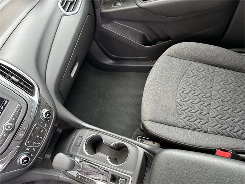 Certified 2024 Chevrolet Equinox LT image 25