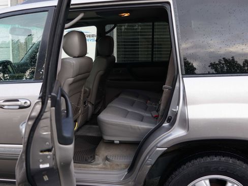 Used 2004 Toyota Land Cruiser image 28