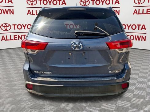 Used 2019 Toyota Highlander XLE w/ Carpet Mat Package (TMS) AWD/4WD image 7