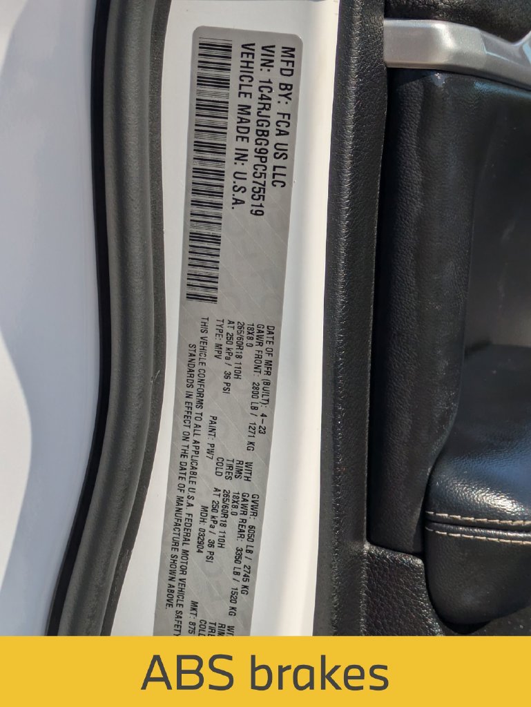Used 2023 Jeep Grand Cherokee Limited RWD image 32