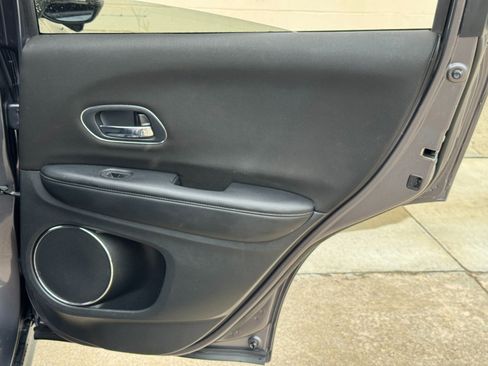 Used 2018 Honda HR-V EX image 39