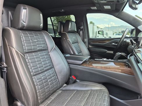 Used 2024 Cadillac Escalade Sport Platinum w/ LPO, ONYX Package AWD/4WD image 30