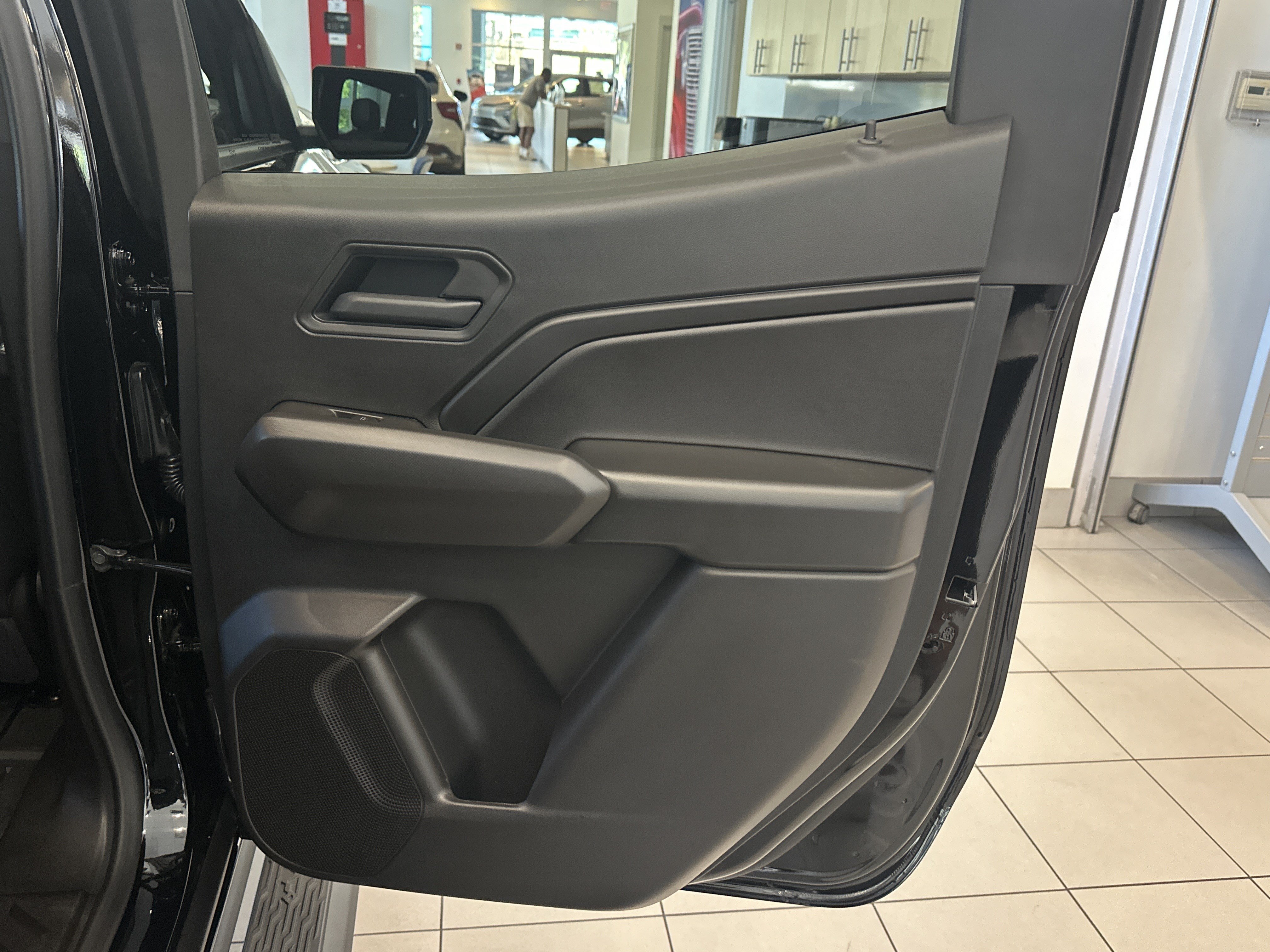New 2026 Chevrolet Colorado Trail Boss w/ Off-Road Front Bumper Package AWD/4WD image 16