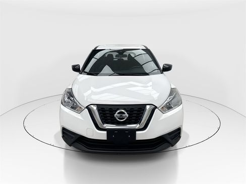 Used 2020 Nissan Kicks S image 3
