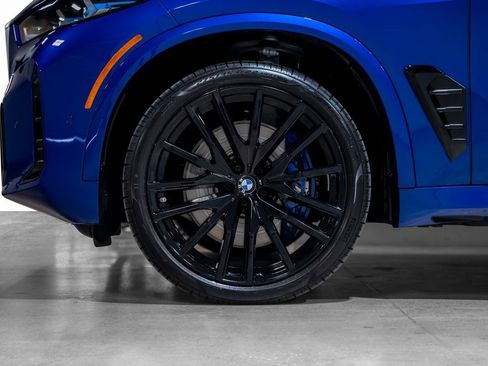 Used 2025 BMW X5 M60i w/ Climate Comfort Package image 32