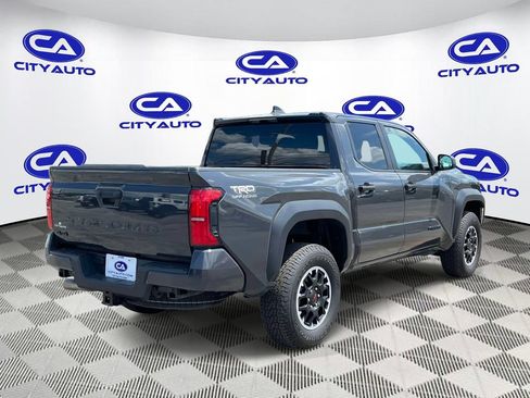 Used 2024 Toyota Tacoma 4x4 Double Cab image 3