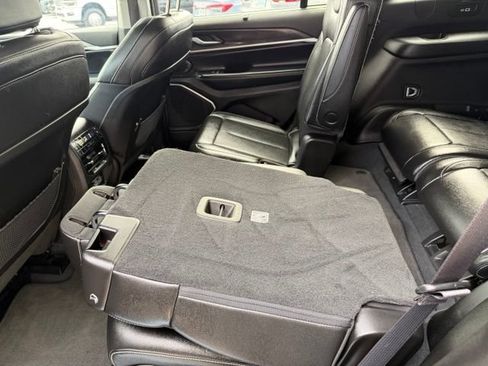 Used 2023 Jeep Grand Cherokee L Limited w/ Luxury Tech Group II AWD/4WD image 14