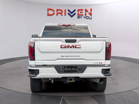 Used 2024 GMC Sierra 2500 AT4 w/ Technology Package AWD/4WD image 4