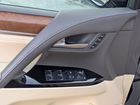 Used 2016 Lexus LX 570 4WD image 12